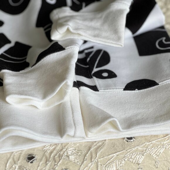 Nike Club Fleece Crewneck Sweatshirt White Black Graffiti All Over Print - Picture 3 of 3